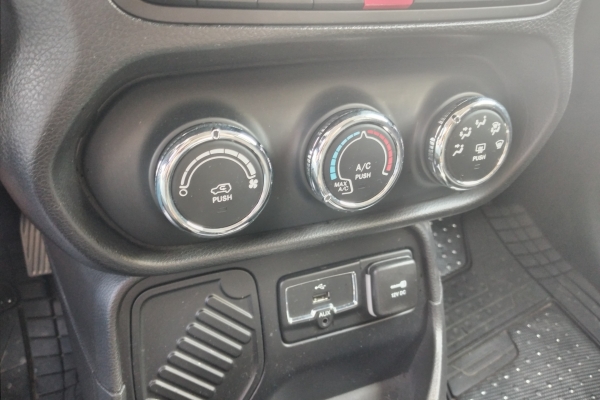 jeep-renegade-1-6-benz-sport-110cv