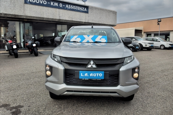 mitsubishi-l200-doublecab-2-3d-4wd-150cv-6m-autocarro