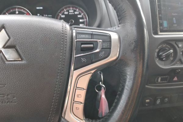 mitsubishi-l200-doublecab-2-3d-4wd-150cv-6m-autocarro