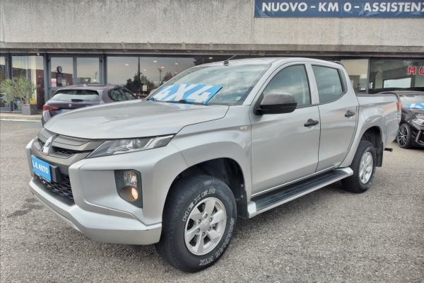 mitsubishi-l200-doublecab-2-3d-4wd-150cv-6m-autocarro