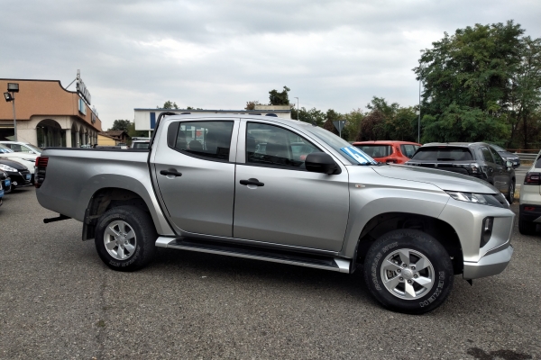 mitsubishi-l200-doublecab-2-3d-4wd-150cv-6m-autocarro