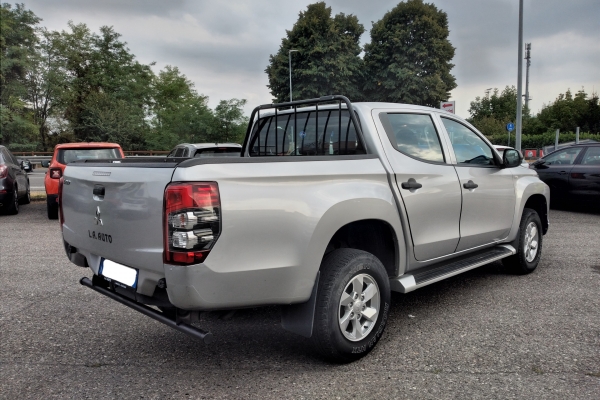 mitsubishi-l200-doublecab-2-3d-4wd-150cv-6m-autocarro