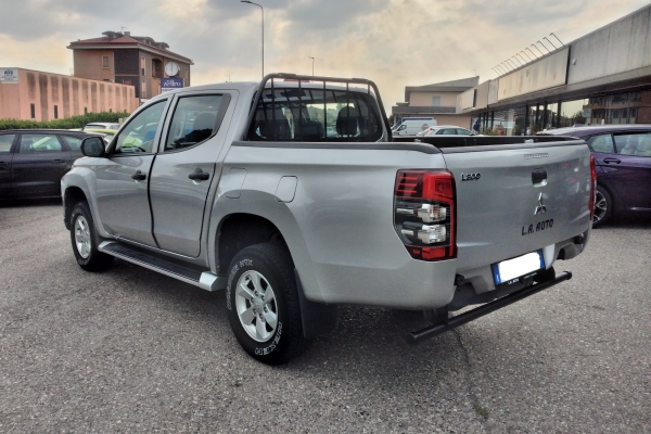 mitsubishi-l200-doublecab-2-3d-4wd-150cv-6m-autocarro