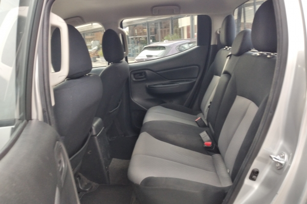 mitsubishi-l200-doublecab-2-3d-4wd-150cv-6m-autocarro