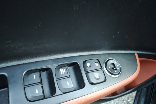 hyundai-i10-1-0-benz-66cv