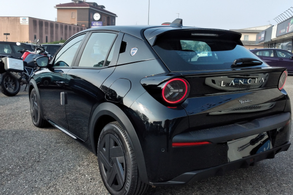 lancia-ypsilon-1-2-hybrid-110cv-autom