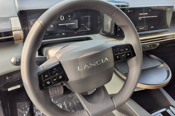 lancia-ypsilon-1-2-hybrid-110cv-autom