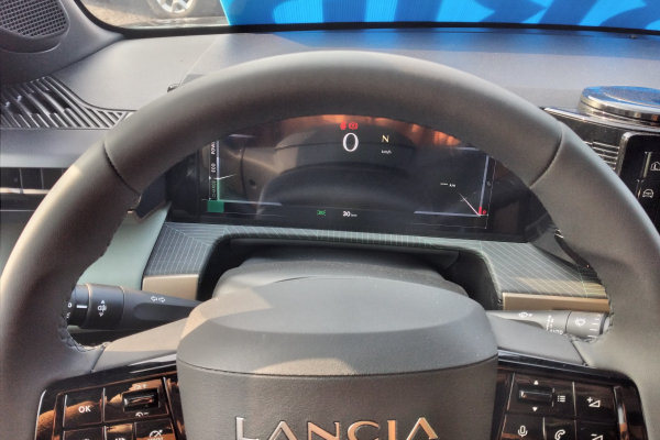 lancia-ypsilon-1-2-hybrid-110cv-autom