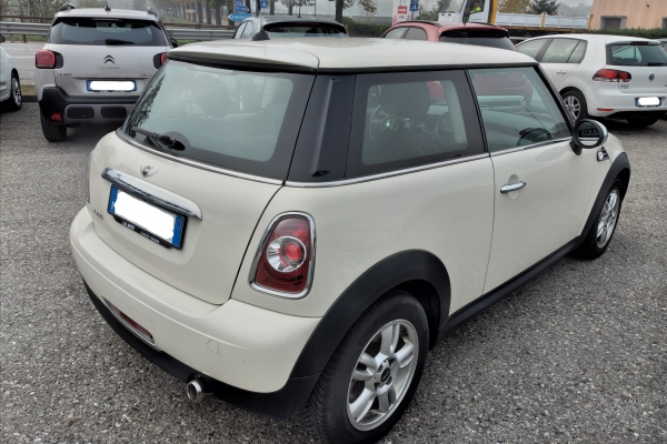 mini-cooper-1-6-d-one-90cv